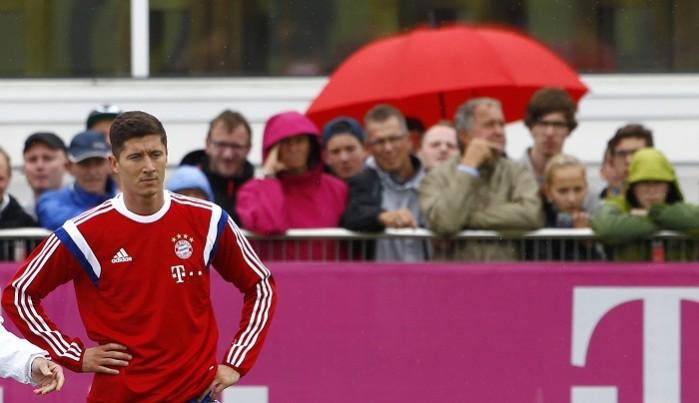 Bayern Munich striker Robert Lewandowski faces his former team Borussia Dortmund for the first time in the German Supercup Robert Lewandowski Bayern Munich Borussia Dortmund