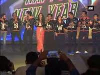 a-grand-first-look-launch-of-srks-happy-new-year