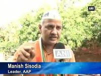 aaps-manish-sisodia-hoists-indian-flag-upside-down