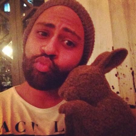 VJ Andy pouts with his bunny for selfie VJ Andy