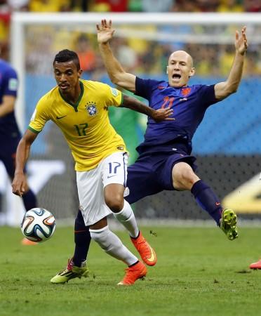 Arsenal are looking to offer Lukas Podolski in a player-plus-cash deal for Gustavo Luiz Gustavo