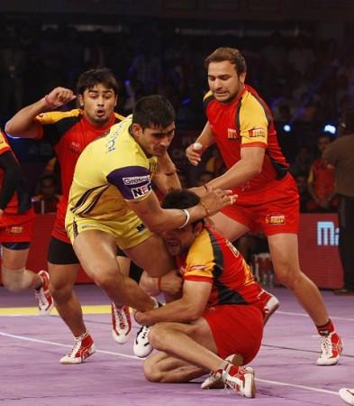 Bengaluru Bulls (red) will go up against Patna Pirates in third-place playoff match in the Pro Kabaddi League. Pro Kabbadi League