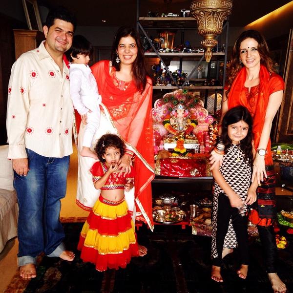 Sussanne Roshan celebrates Ganesh Chaturthi with photographer Dabboo Ratnani and his family. Ganesh Chaturthi 2014
