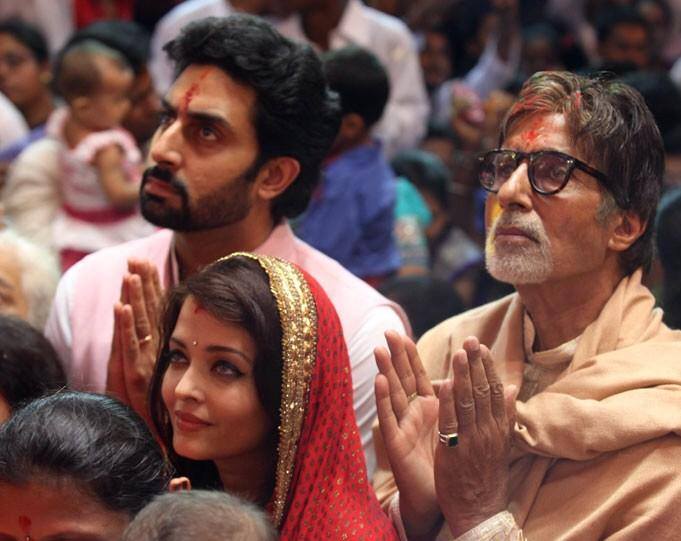 Amitabh, Aishwarya Rai and Abhishekh Bachchan pray at Lalbaugcha Raja. Ganesh Chaturthi 2014