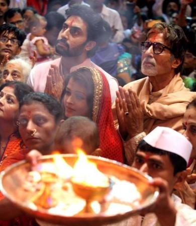 Amitabh, Aishwarya Rai and Abhishekh Bachchan pray at Lalbaugcha Raja. Ganesh Chaturthi 2014