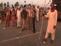 at-least-one-dead-hundreds-injured-as-pakistani-police-clash-with-anti-government-protesters