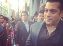 Salman Khan promotes Isabel Kaif's 'Dr Cabbie'