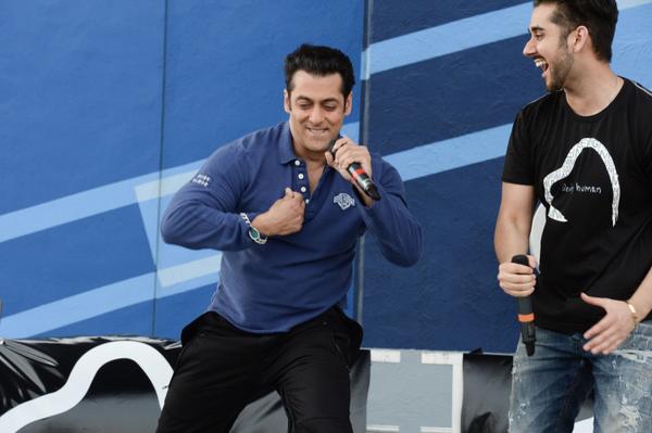 'Bigg Boss 8' Premeire Night: Salman Khan Reveals Official Contestants, Secret Society and Other Details