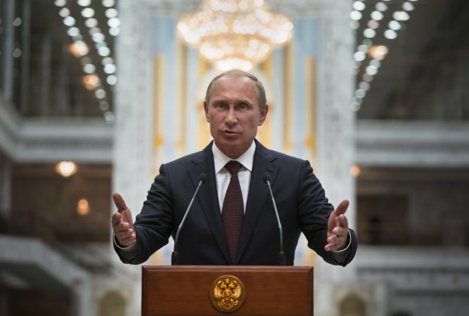 US Senators have urged the Obama administration to send weapons to eastern Ukraine and help the country fight American Senators have urged the Obama administration to send weapons in eastern Ukraine and help the country fight