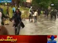 fresh-clashes-in-islamabad-intensifies-pressure-on-pm-sharif-to-resign