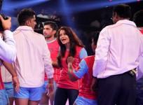 Aishwarya Rai, Abhishek Bachchan celebrate Jaipur Pink Panthers' win