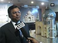 artists-create-mirror-image-of-historic-taj-mahal-using-gold