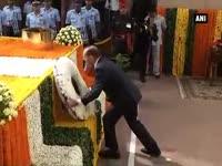 australian-pm-tony-abbott-arrives-at-presidents-house-meets-pm-modi