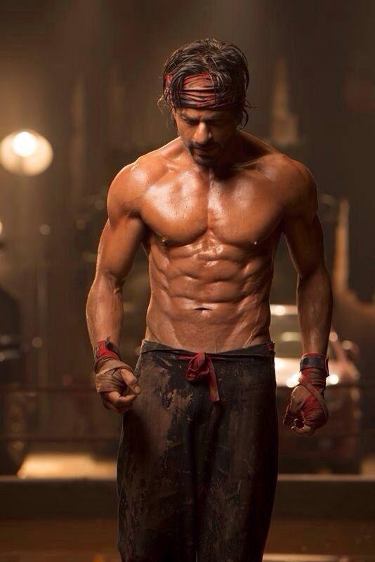 Shah Rukh Khan flaunts eight-pack abs for 'Happy New Year'