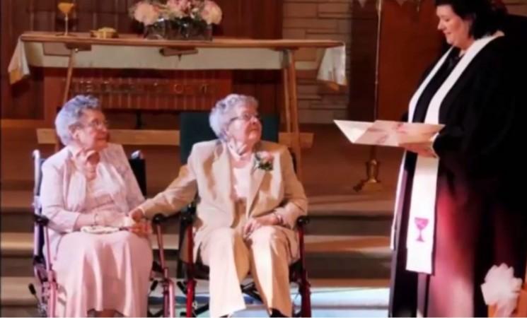 Vivian Boyack and Alice Dubes sat next to each other on wheelchairs throughout their wedding ceremony Lesbian Couple Marries After 72 Years Relationship