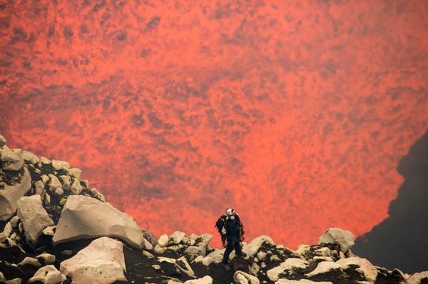 Kourounis stepped to the edge of erupting lava lake Man takes an Incredible Selfie inside an Active Volcano