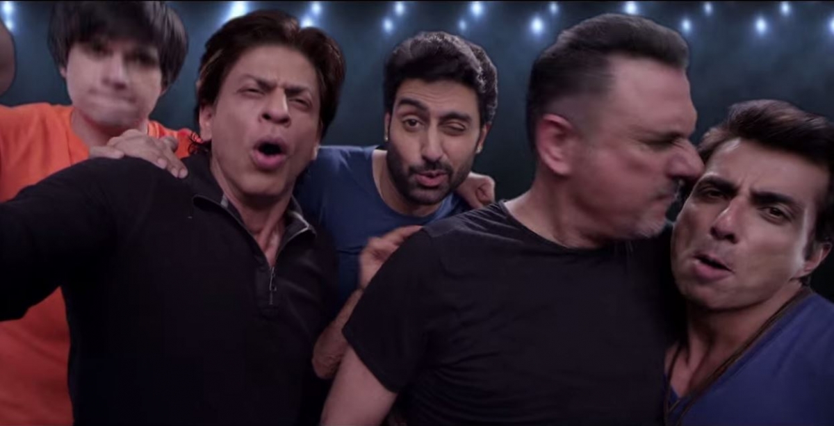 SLAM! The Tour': Shah Rukh Khan, Abhishek Bachchan and Others Pose for Funny  Selfie [VIDEO] - IBTimes India