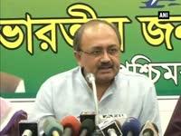 tmc-and-bjp-enter-into-clash-tmc-manhandles-bjp-candidate-ritesh-tiwari-in-kolkata