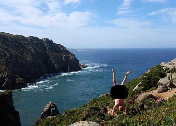 The Naked Handstander