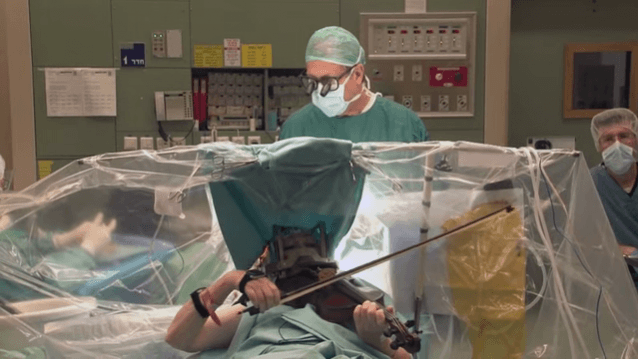 Naomi Elishuv plays violin during brain surgery woman plays violin during brain surgery