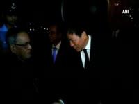 president-receives-warm-welcome-on-arrival-in-vietnam