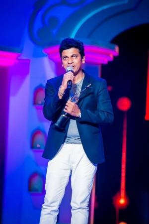 Shivarajkumar after winning the Best Actor Award in SIIMA 2014 shivarajkumar