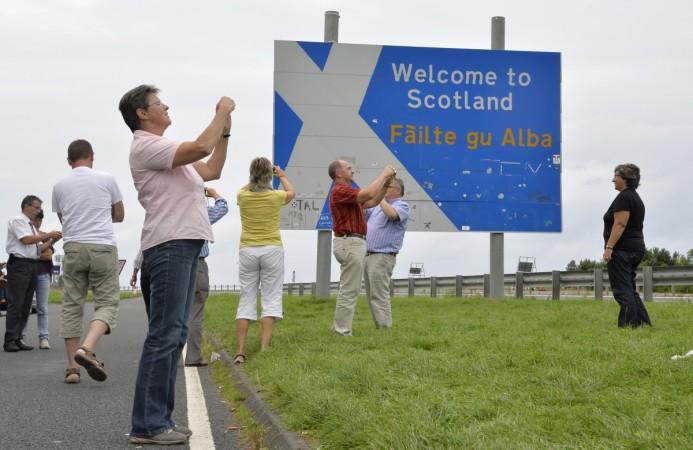 Pranksters have set up a passport control checkpoint at Scottish border ahead of Thursday's referendum. Pranksters have set up fake passport control checkpoints on Scottish border ahead of Thursday's referendum.