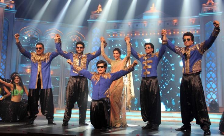 'Happy New Year' team performs on 'India Waale' song Happy New Year