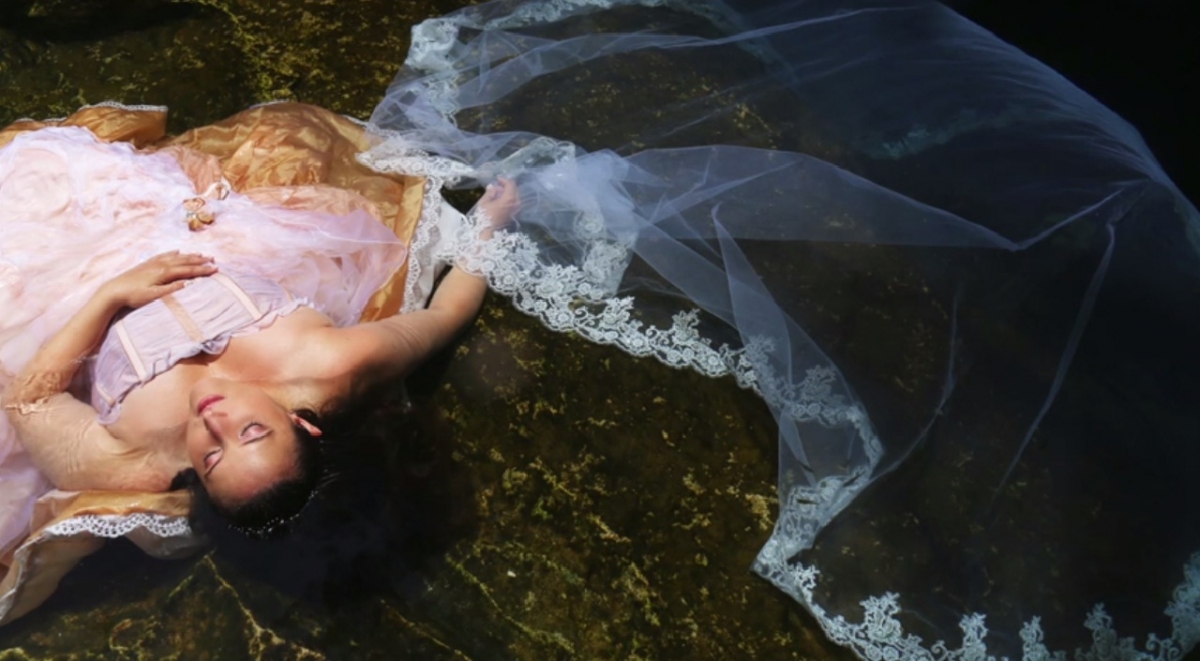 Janine believes her love John was smiling down on her during the photo shoot and that he would have wanted her to live freely Wedding Day That Never Happened