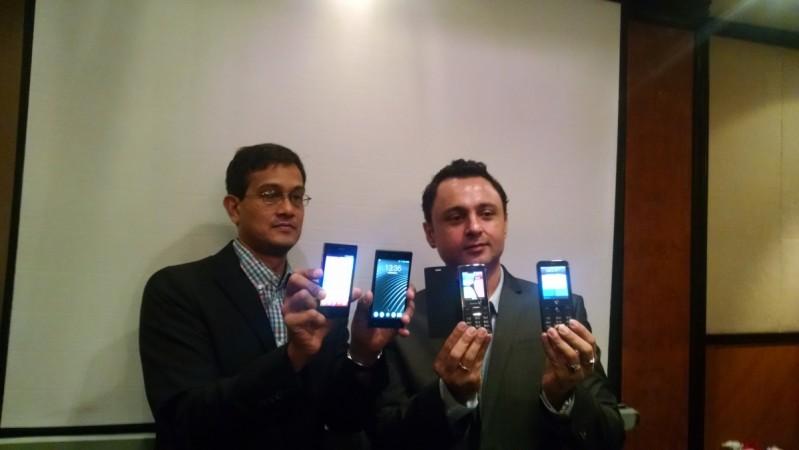 Mr. Jerold Pereira CEO, Videocon Mobile Phones (left) along with Mr. Vivek Kapoor, Business Head – West & South (Right) showcasing Infinium Smartphones and V-Style Feature Phones Videocon Launches New Infinium Smartphones Series in India