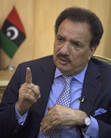 Former Pakistan minister Rehman Malik refused to board PIA flight after two hour delay Former Pakistan minister Rehman Malik thrown out of Pakistan International Airlines flight for two hour delay