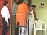pm-modi-seeks-mothers-blessings-on-his-64th-birthday