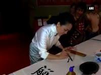 chinas-first-lady-peng-liyuan-visits-tagore-international-school-in-delhi