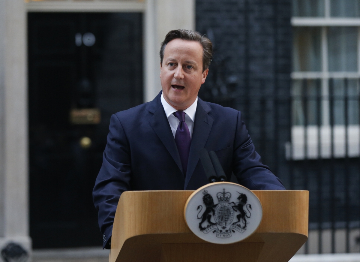Britain's Prime Minister David Cameron speaks to members of the media in front of Number 10 Downing Street in London September 19, 2014. Scottish Referendum