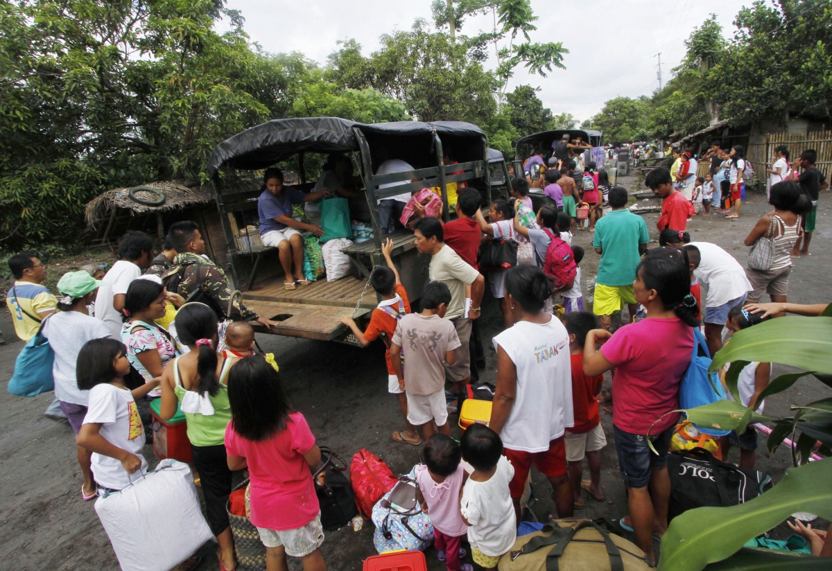 Residents evacuate danger zone following Mayon Volcano update about Alert Level 3