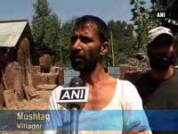 villagers-wait-for-relief-and-help-in-flood-hit-kashmir