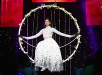 'SLAM! The Tour!': 'Happy New Year' Stars Set the Stage on Fire