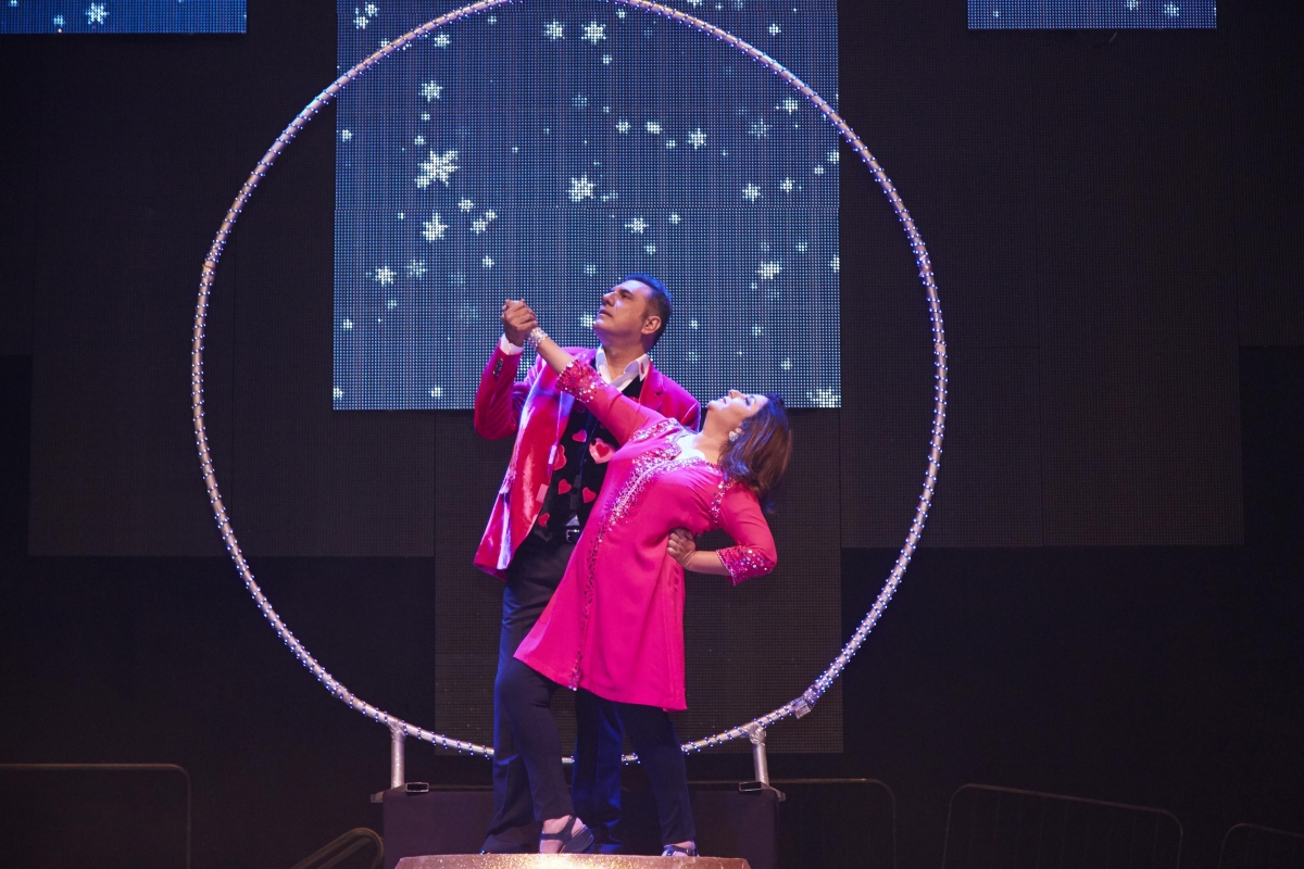 'SLAM! The Tour!': 'Happy New Year' Stars Set the Stage on Fire