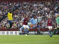 Danny Welbeck Arsenal Aston Villa Brad Guzan Ciaran Clark Alan hutton