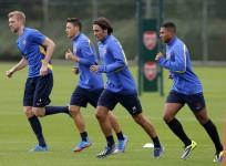Robert Pires Arsenal Mertesacker Ozil Gnabry