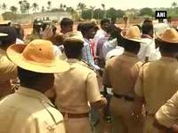 police-baton-charge-aiadmk-workers-raising-slogans-in-support-of-jayalalithaa