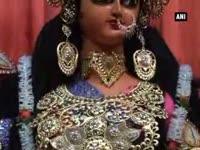 132-yrs-old-temple-adorns-idols-in-currency-notes-and-gold-ornaments