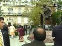 pm-modi-pays-floral-tribute-at-mahatma-gandhis-statue