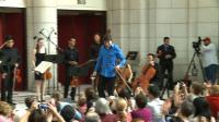 violinist-joshua-bell-applauded-by-dc-this-time-around