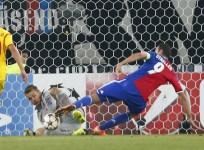 Marco Streller FC Basel Mignolet Liverpool