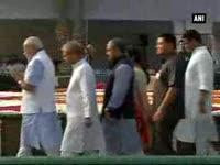 pm-modi-and-vice-president-hamid-ansari-pay-homage-to-lal-bahadur-shastri-on-his-103rd-birth-anniver