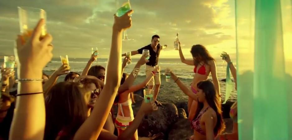 Akshay Kumar's "Alcoholic" Song from "The Shaukeens"