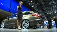 paris-motor-show-bets-on-women-to-promote-new-models