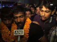 indian-wrestling-team-arrives-in-new-delhi-after-bagging-medals-in-asiad
