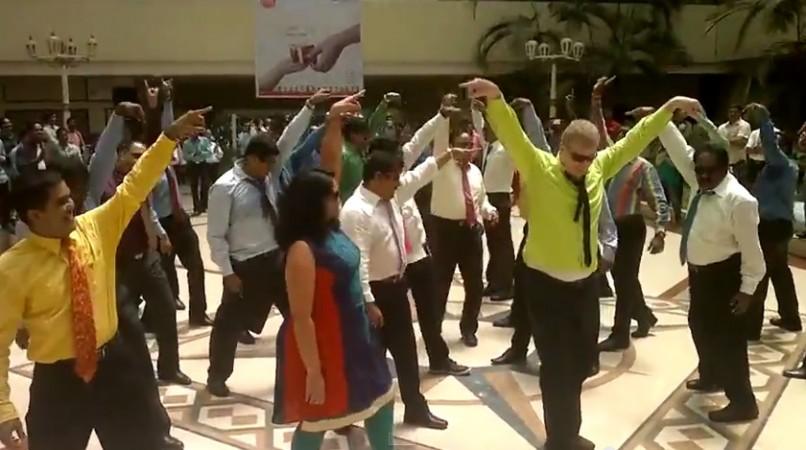 Flash mob IT CEOs in Kerala dance to popular songs flash mob IT CEOs in Kerala dance to popular songs